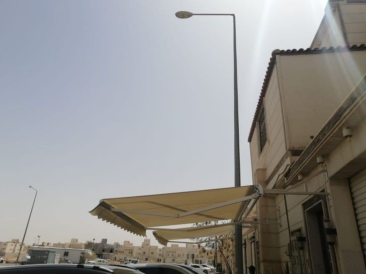 مظلات سيارات كهربائية