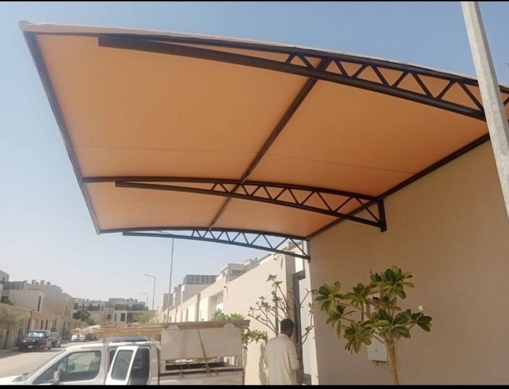 تركيب مظلات سيارات قماش مكة لحماية المركبات